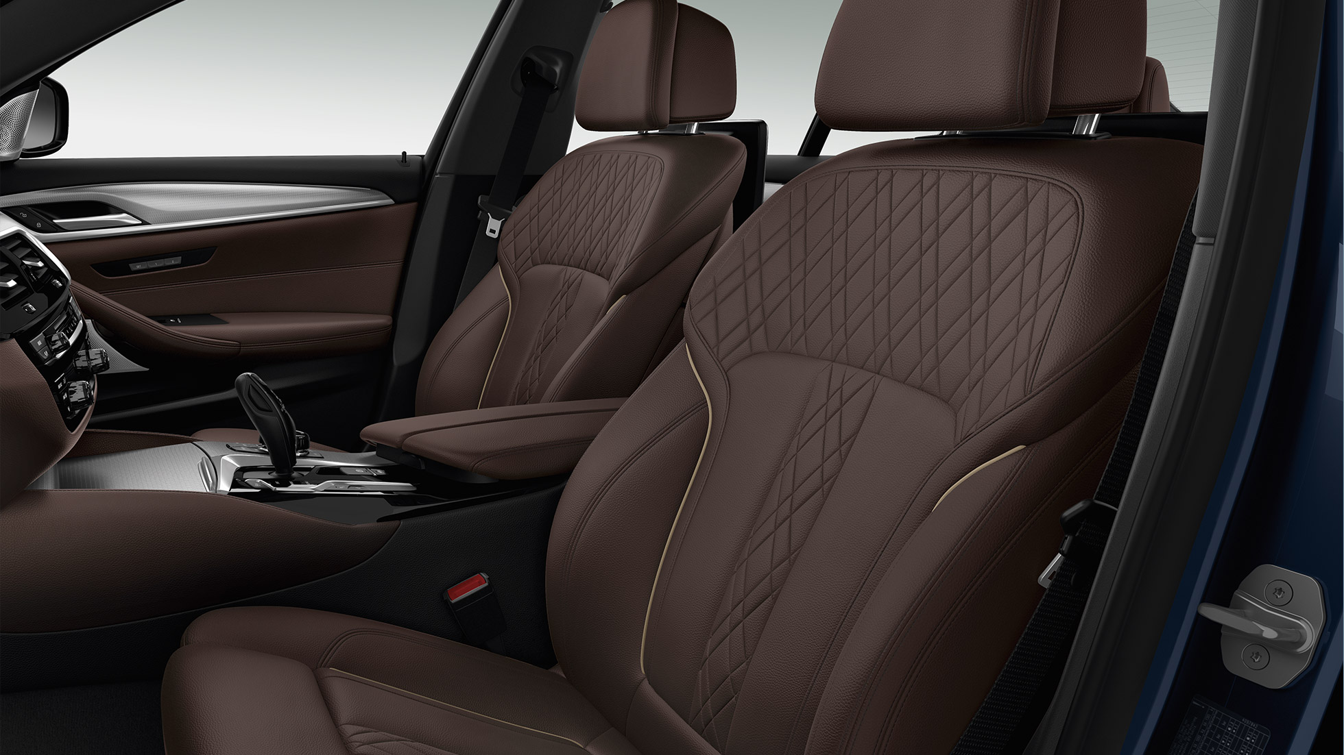Čalounění. Design interiéru BMW M550i a BMW M550d.