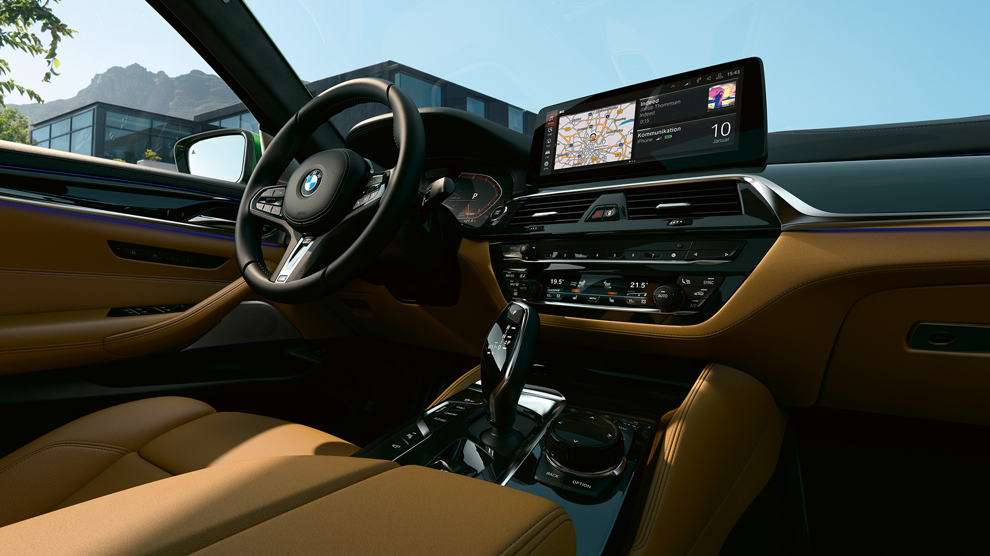 BMW M550i xDrive Sedan G30 LCI Facelift 2020 kokpit s 12,3" kontrolním displejem BMW M550i xDrive Sedan G30 LCI Facelift 2020 kokpit s 12,3" kontrolním displejem