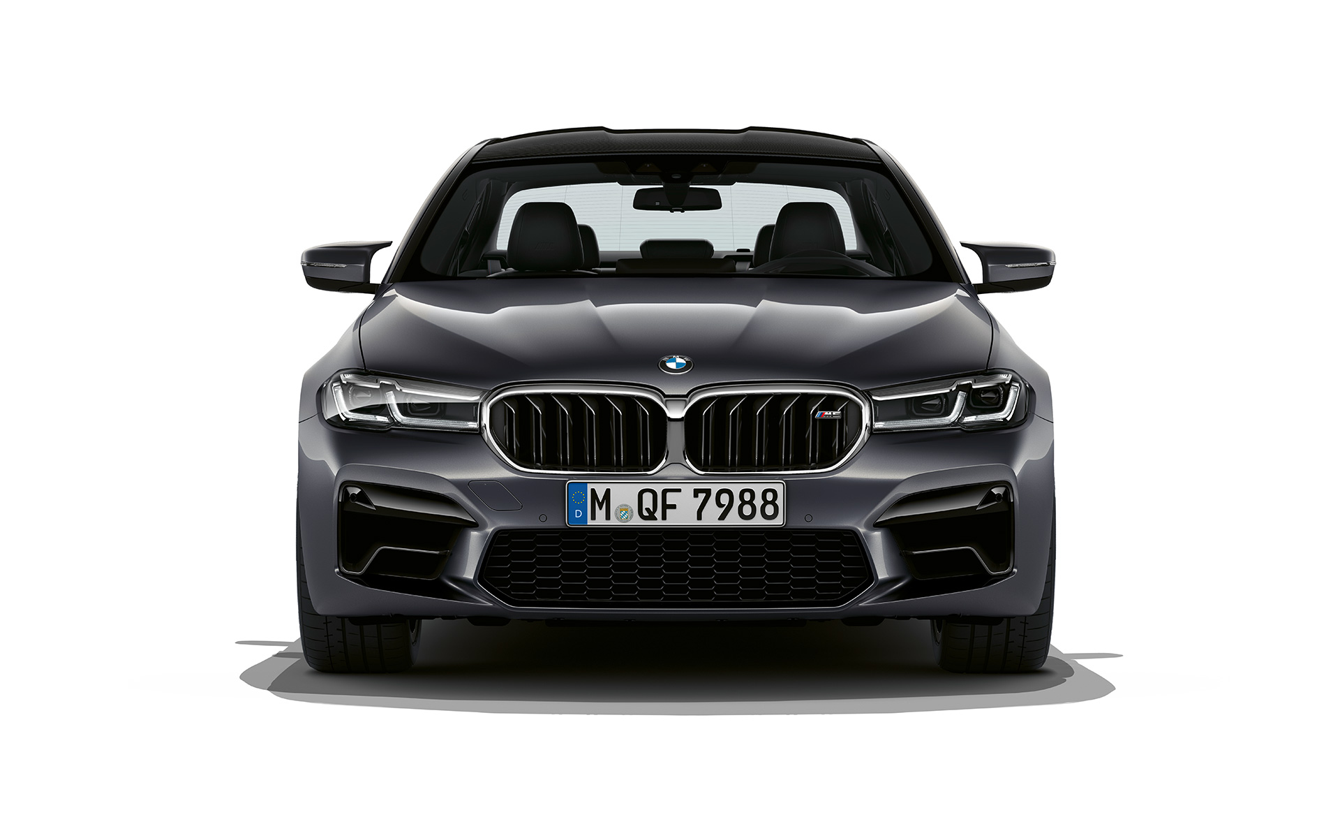 BMW M5 F90 LCI Facelift 2020 v metalické barvě Brands Hatch Grey (šedá) pohled zepředu