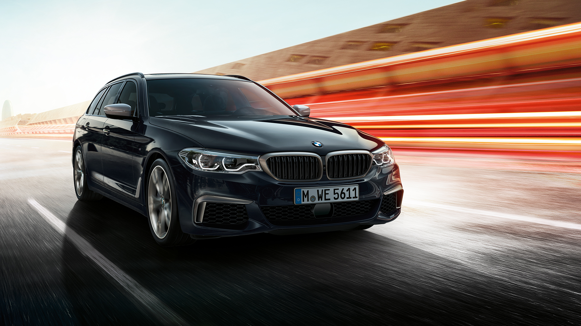 BMW maska chladiče BMW M550d xDrive Touring BMW maska chladiče BMW M550d xDrive Touring G31 v metalickém laku Azurite Black (černá) detail příď