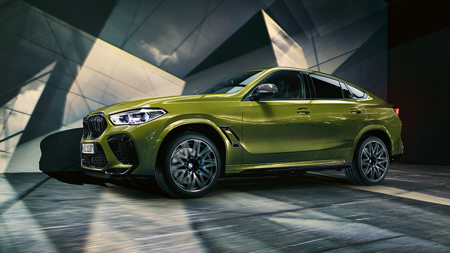 BMW X6 M F96 tříčtvrteční statický pohled z boku M modely BMW BMW X6 M F96 tříčtvrteční statický pohled z boku