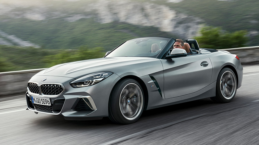BMW Z4 M G29 jízdní tříčtvrteční pohled z boku na silnici M modely BMW BMW Z4 M G29 jízdní tříčtvrteční pohled z boku na silnici