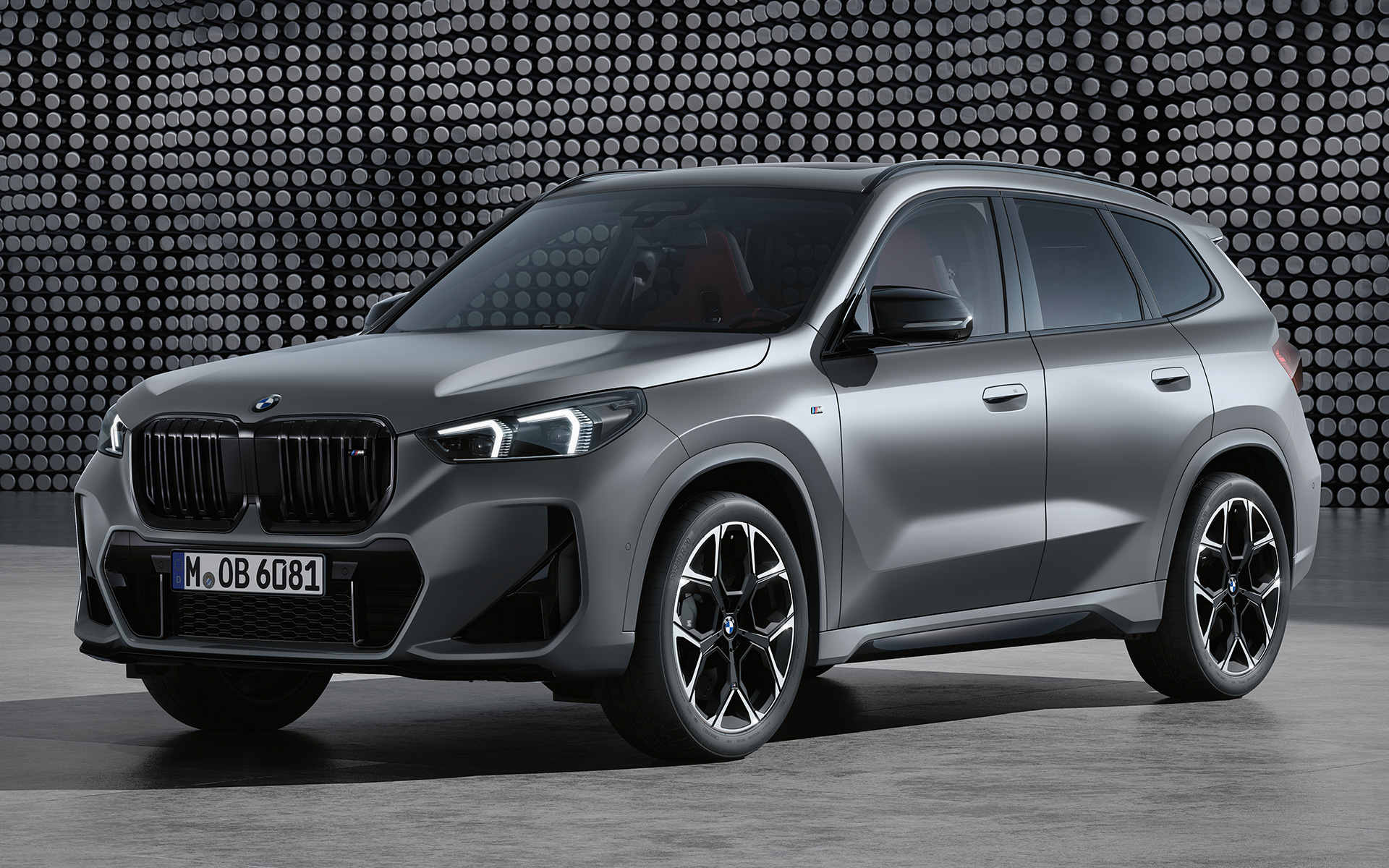 BMW X1 M35i xDrive BMW X1 M35i xDrive Tříčtvrteční pohled zepředu