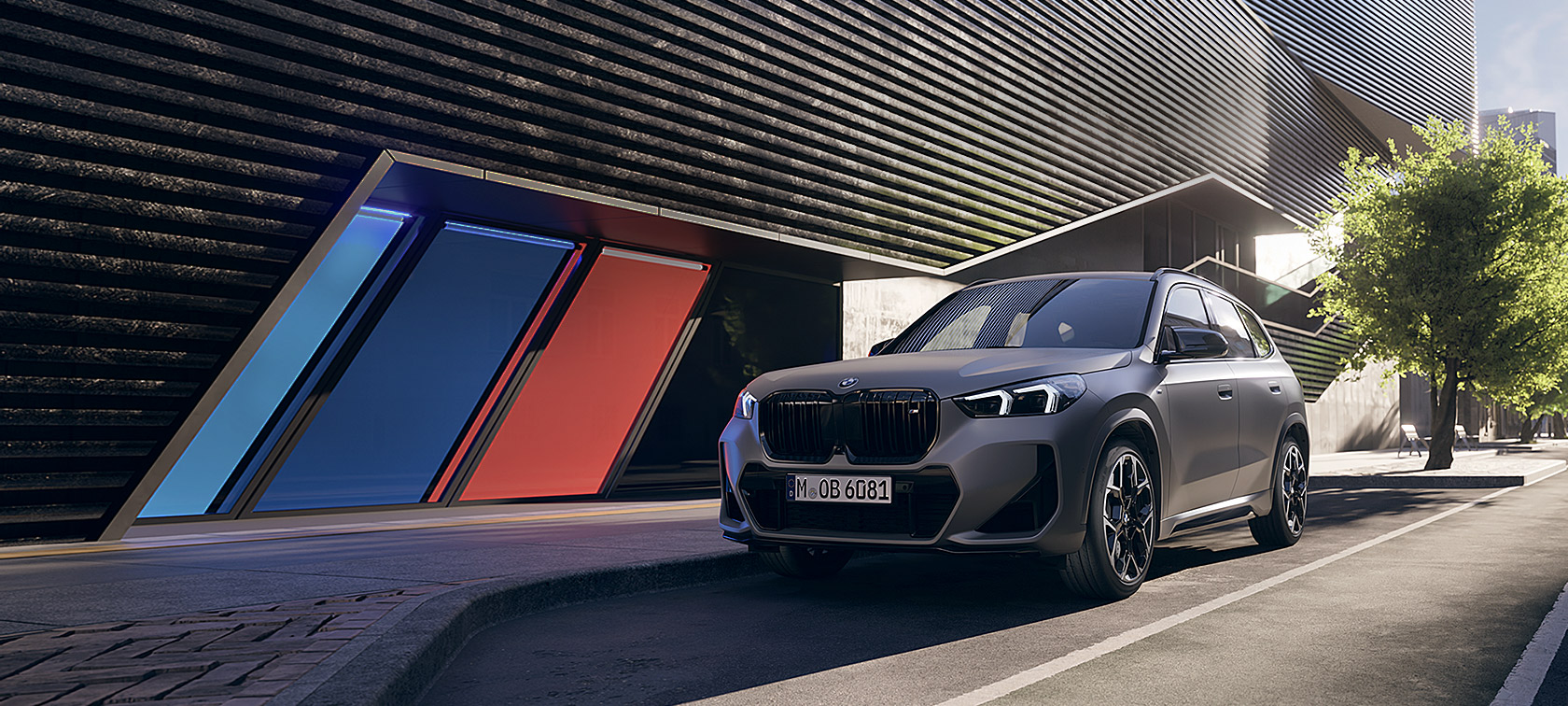 BMW X1 M35i xDrive statický tříčtvrteční pohled z boku