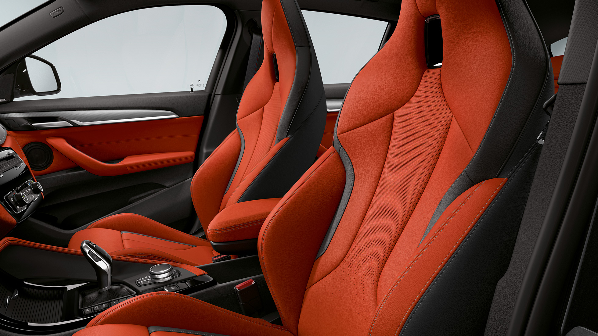 M sportovní sedadla BMW X2 M35i M sportovní sedadla BMW X2 M35i F39 interiér