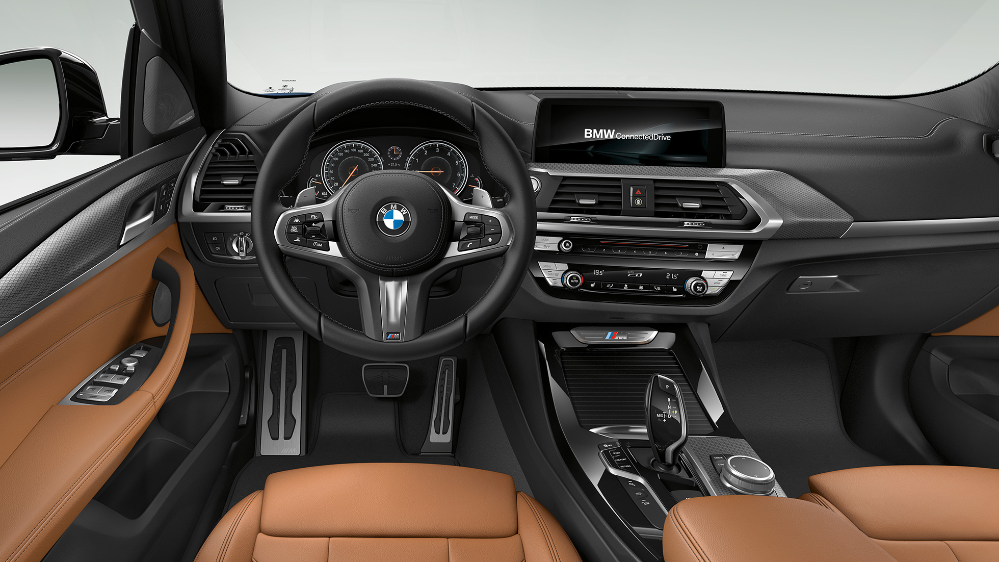 BMW X3 M40i a BMW X3 M40d, interiér. BMW X3 M40i a BMW X3 M40d, interiér, kokpit s M koženým volantem a M sportovními sedadly.