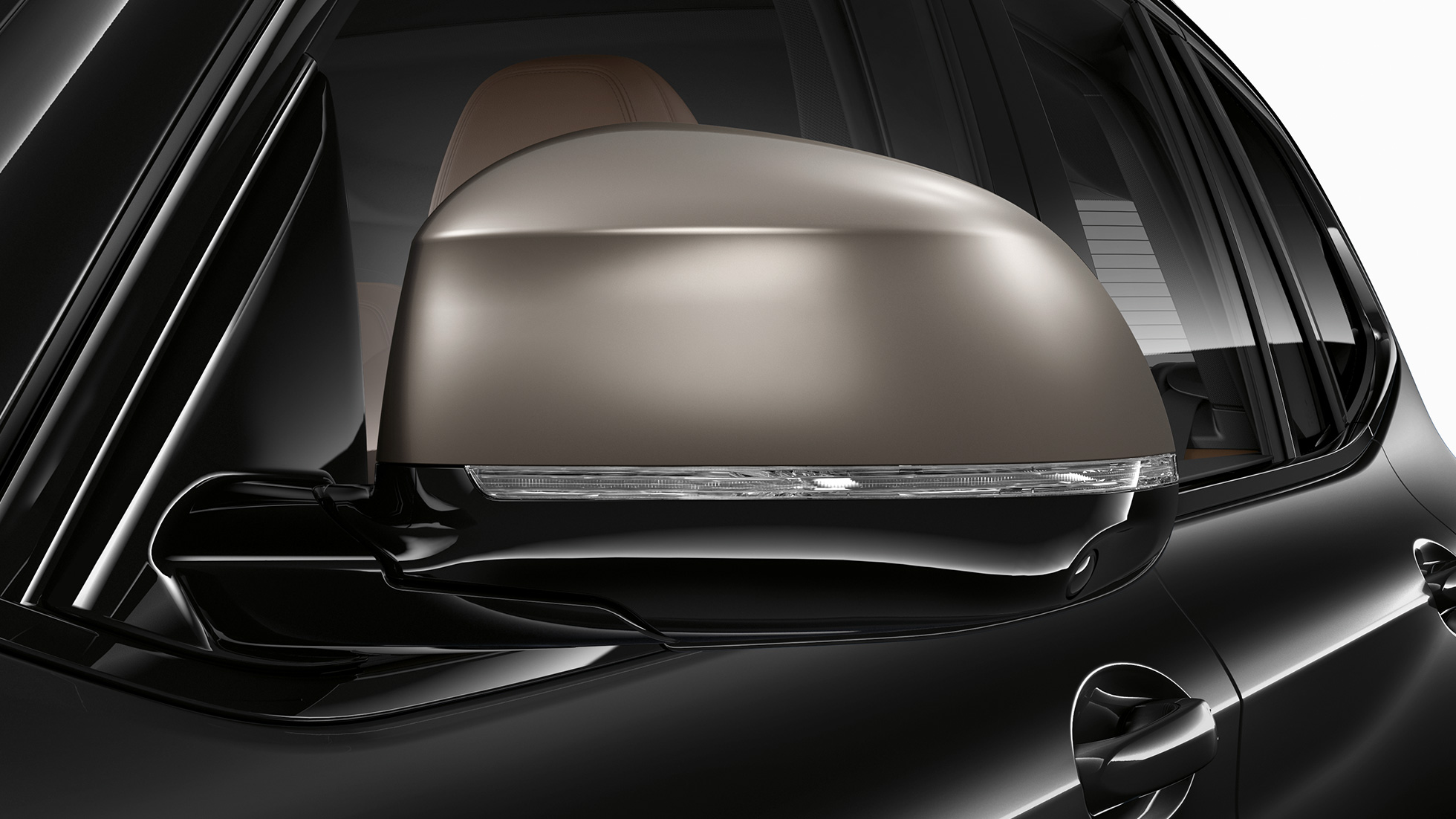 BMW X3 M40i a BMW X3 M40d, kryty zpětných zrcátek. BMW X3 M40i a BMW X3 M40d v černé metalické barvě Black Sapphire, exteriér, galvanizované kryty zpětných zrcátek v provedení Cerium Grey.