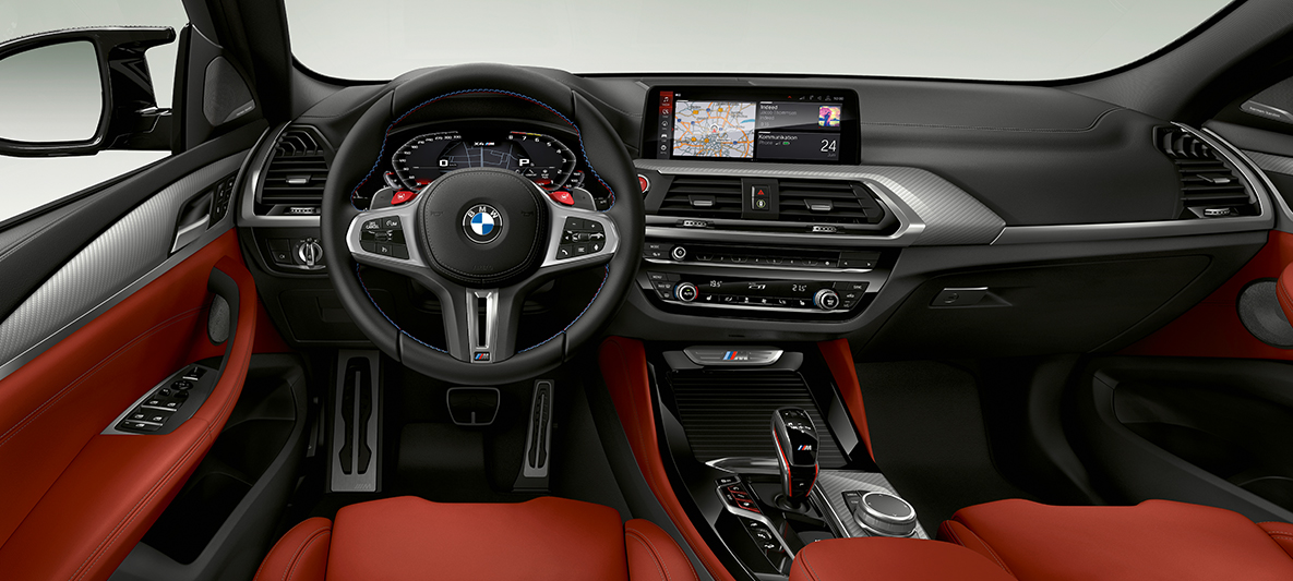 BMW X4 M, M kožený volant. BMW X4 M, interiér, M kožený volant s M specifickým kontrastním prošíváním.
