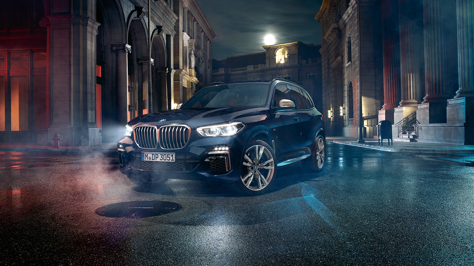Exteriér BMW X5 M50i a M50d G05 Tříčtvrteční pohled zepředu na exteriér BMW X5 M50i a M50d G05