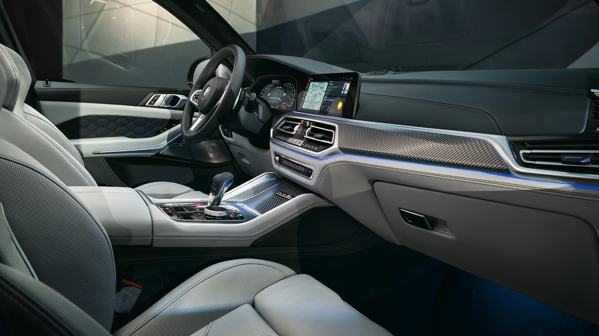 Středový panel BMW X5 M Competition s M voličem převodovky Středový panel BMW X5 M Competition F95 s M voličem převodovky, interiér