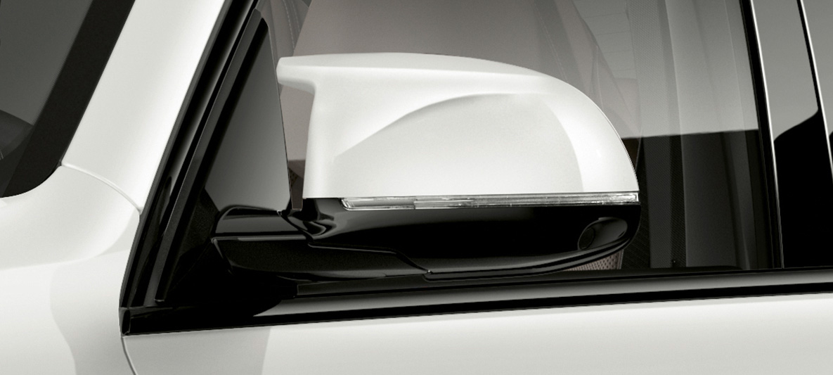 Kryty vnějších zpětných zrcátek BMW X5 M F95 Kryty vnějších zpětných zrcátek BMW X5 M Mineral White (bílá) F95 2020 SUV detail