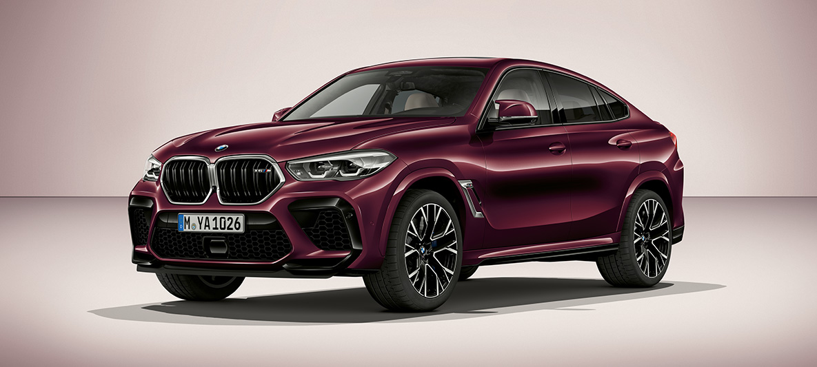 BMW X6 M v metalické barvě BMW Individual Ametrin BMW X6 M F96 2020, tříčtvrteční pohled zepředu, metalický lak BMW Individual Ametrin