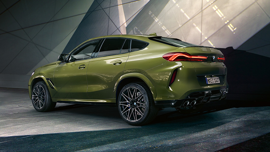 BMW X6 M Competition F96 technické údaje BMW X6 M F96 2020 technické údaje ze tříčtvrtečního pohledu zezadu
