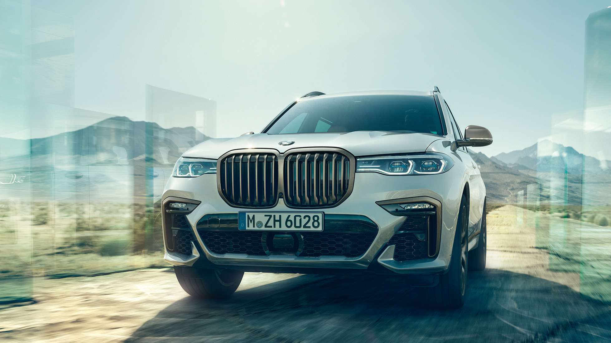 BMW X7 M50d, pohled zepředu BMW X7 M50d v bílé barvě Mineral White, pohled zepředu, G07, 2019