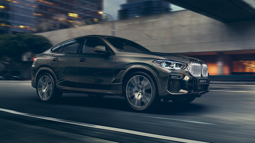 BMW X6 G06 třetí generace, tříčtvrteční statický záběr z boku BMW řady X BMW X6 G06 třetí generace, tříčtvrteční statický záběr z boku