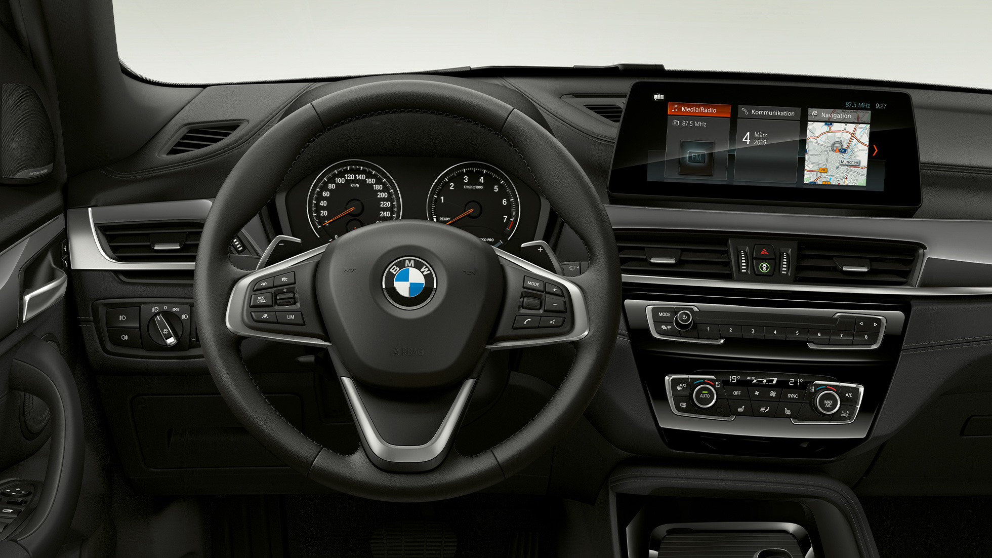 BMW X1, Model xLine, interiér BMW X1, Model xLine, interiér s detailním pohledem na kokpit
