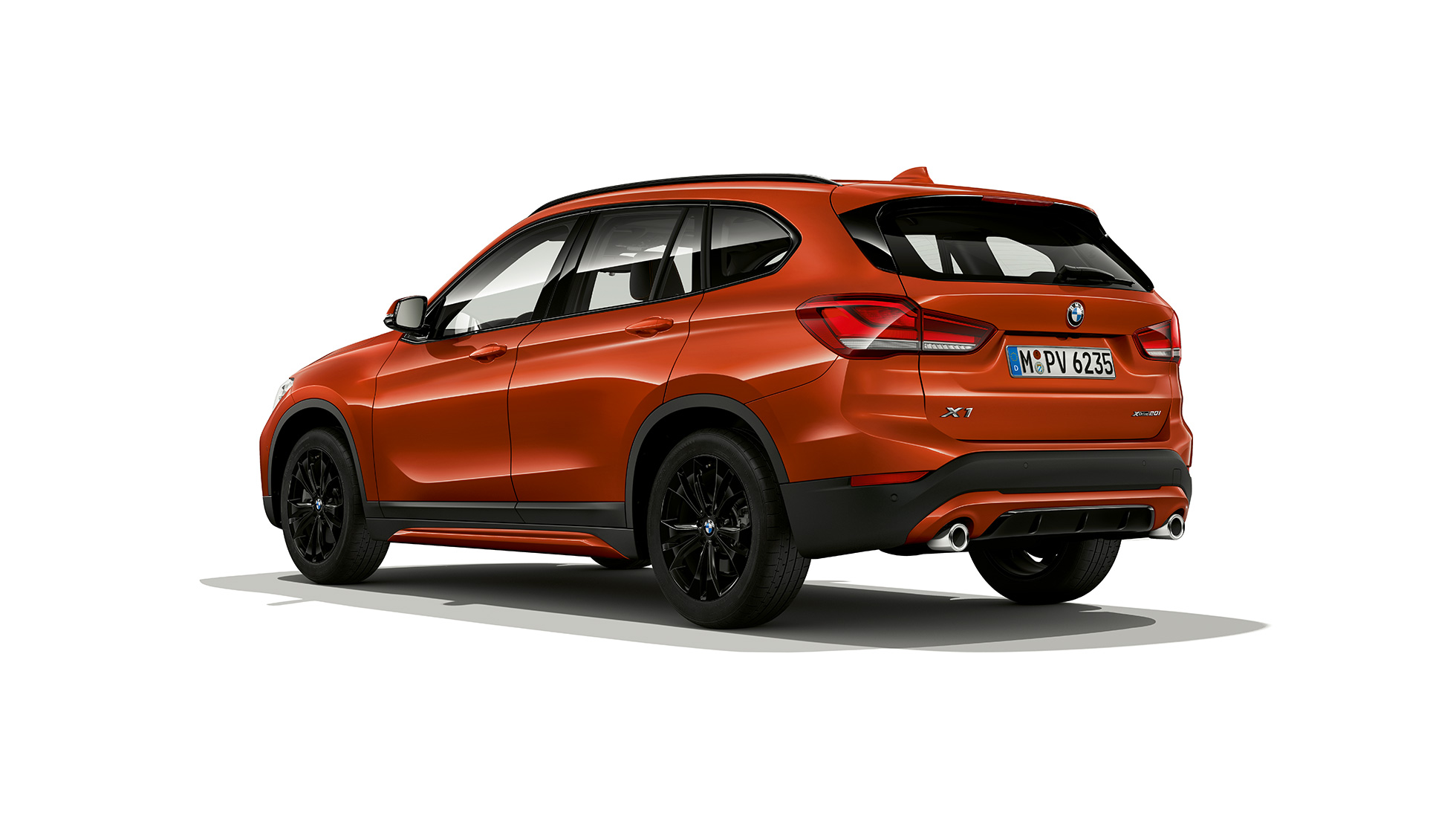 BMW X1, Model Sport Line, tříčtvrteční pohled zezadu BMW X1, Model Sport Line, studiový tříčtvrteční pohled zezadu