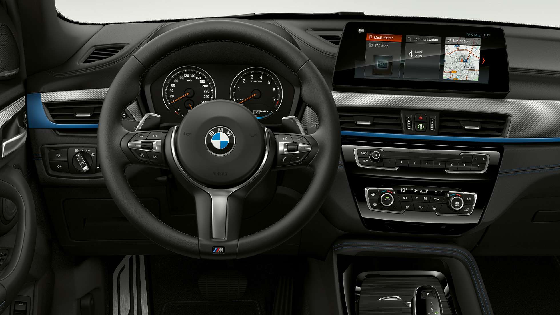 BMW X1, Model M Sport, interiér BMW X1, Model M Sport, interiér s detailním pohledem na palubní desku