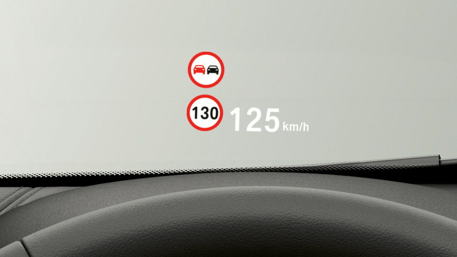 BMW X1, Head-Up Displej. Interiér BMW X1, pohled na BMW Head-Up Displej.