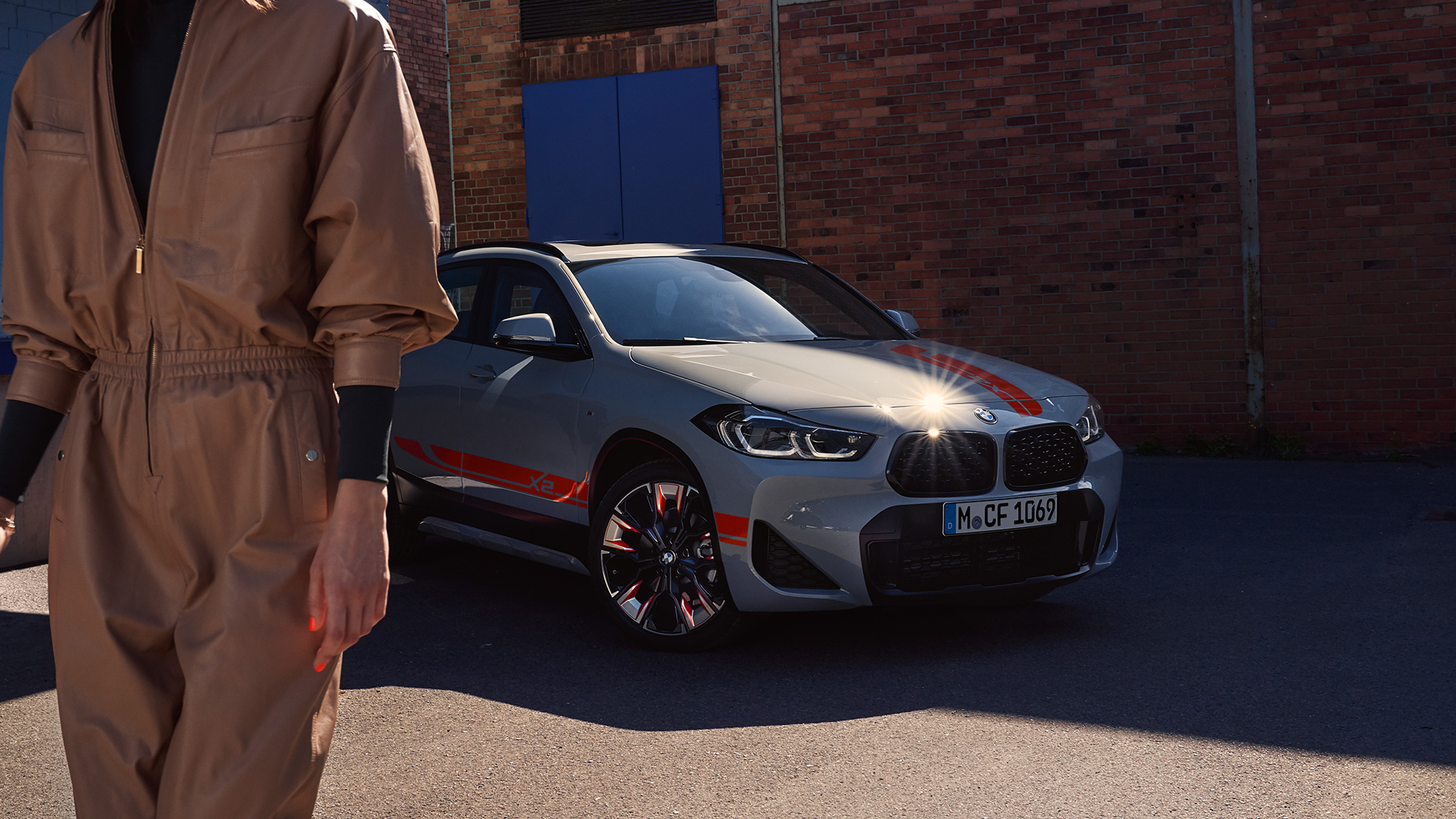 Maska chladiče BMW X2 F39 BMW X2 2020 F39 Brooklyn Grey (šedá) tříčtvrteční čelní pohled na masku chladiče