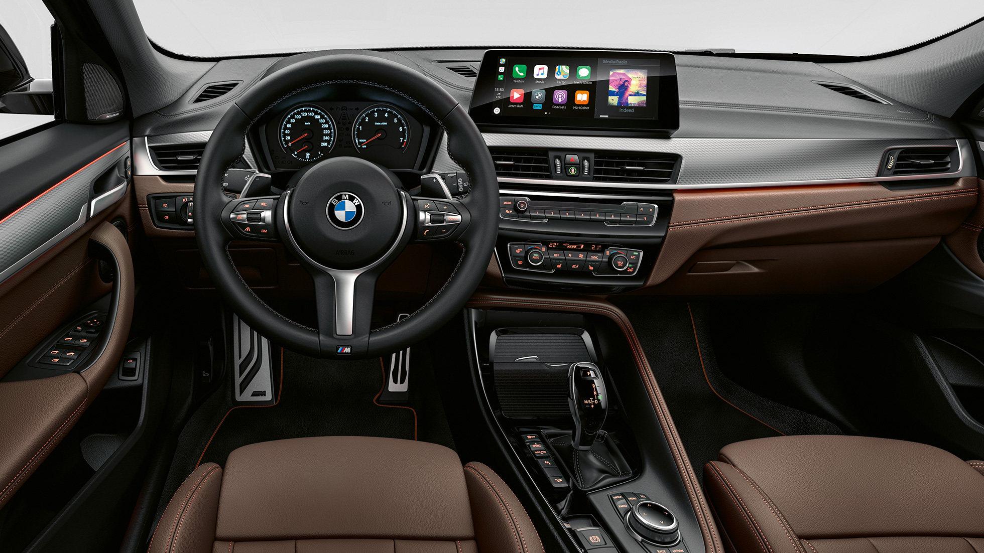 Palubní deska BMW X2 Model Edition M Mesh BMW X2 Model Edition M Mesh 2020 F39 interiér palubní deska