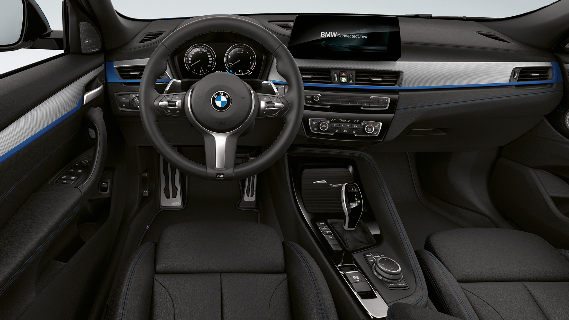 Palubní deska BMW X2 sDrive20i Model M Sport BMW X2 sDrive20i Model M Sport 2018 F39 interiér palubní deska