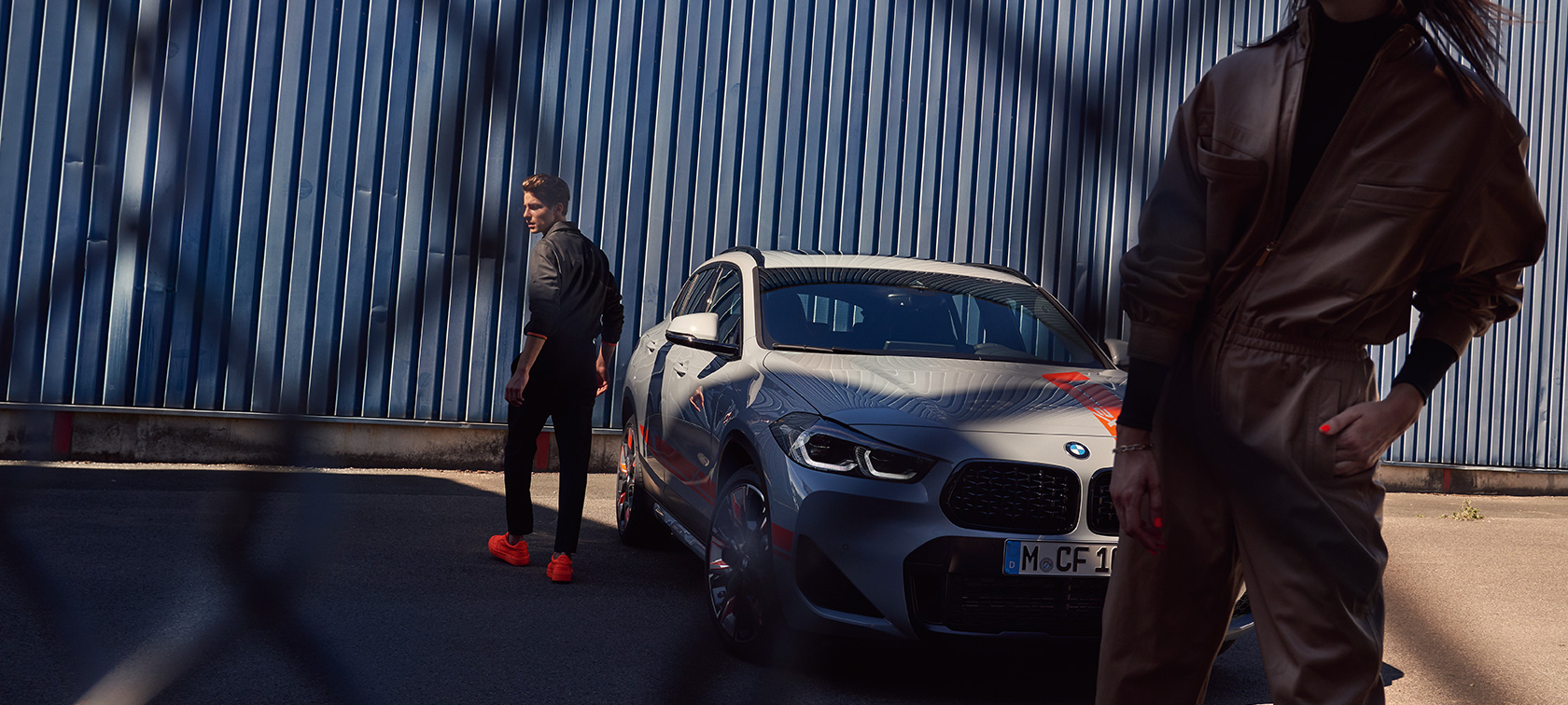 Tříčtvrteční zepředu BMW X2 F39 BMW X2 2020 F39 Brooklyn Grey (šedá) tříčtvrteční zepředu
