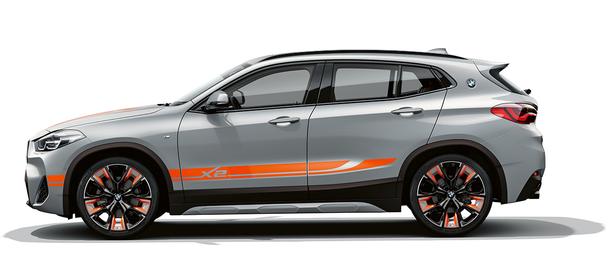 Boční pohled BMW X2 F39 BMW X2 2020 F39 Brooklyn Grey (šedá) pohled z boku