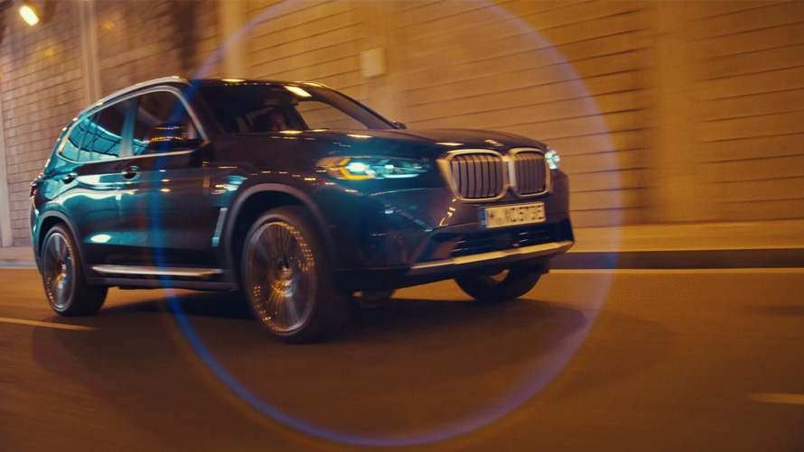 BMW X3 G01 jízdní dynamika Sophisto Grey 2021 BMW X3 G01 jízdní dynamika tříčtvrteční pohled zepředu Sophisto Grey 2021