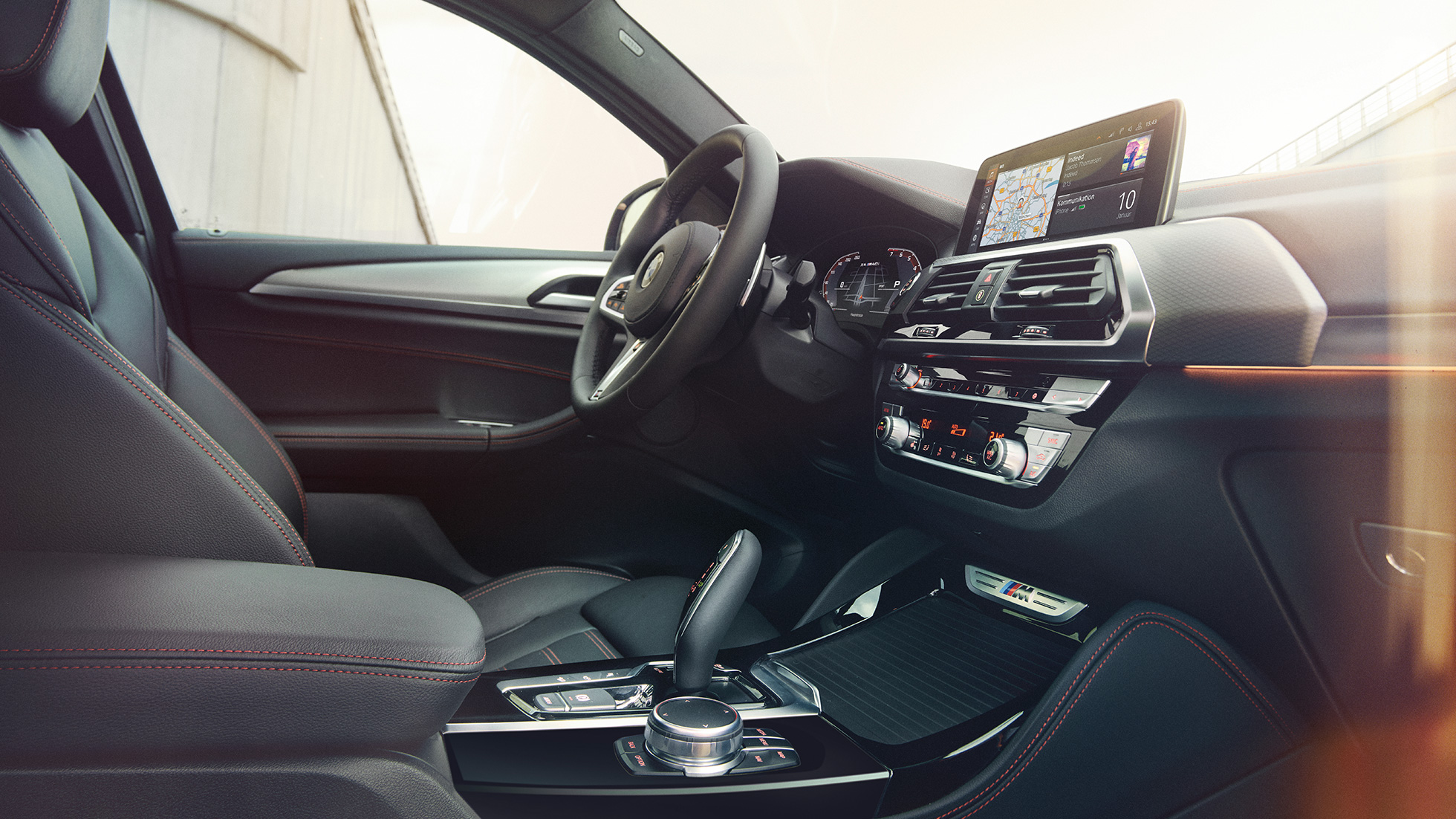 Kvalitní výbava interiéru BMW X4 Kvalitní výbava interiéru BMW X4 G02 2018 interiér