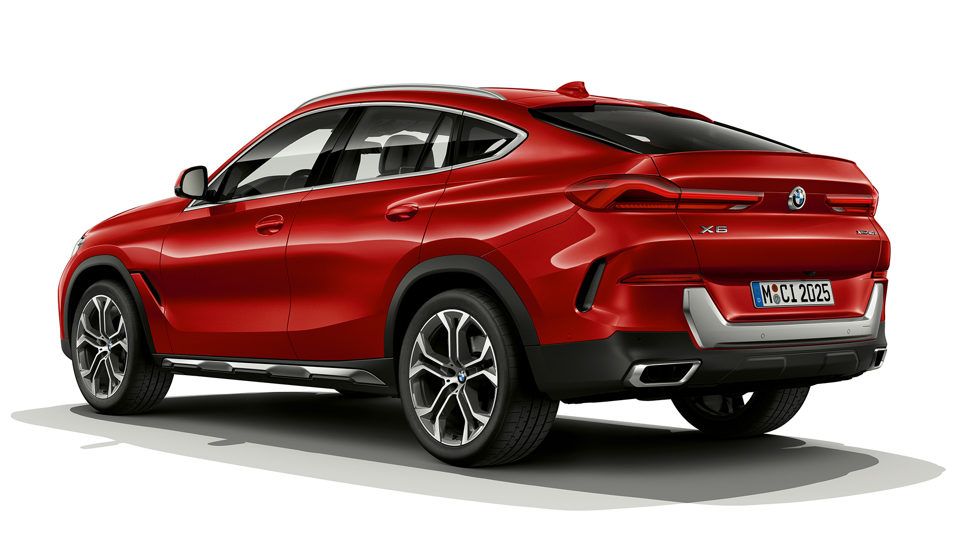 BMW X6 s BMW xLine, záď. BMW X6 s BMW xLine, tříčtvrteční pohled zezadu.