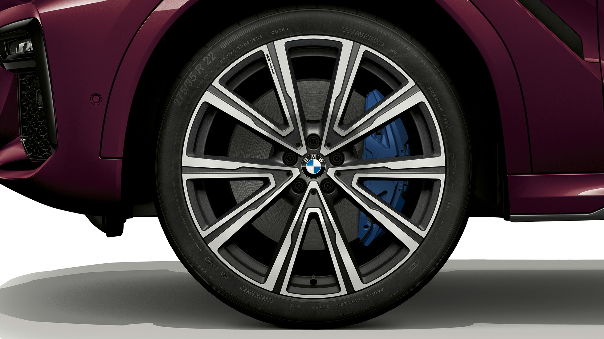 BMW X6 s BMW Individual, kola z lehké slitiny. BMW X6 s BMW Individual se záběrem na kola z lehké slitiny.