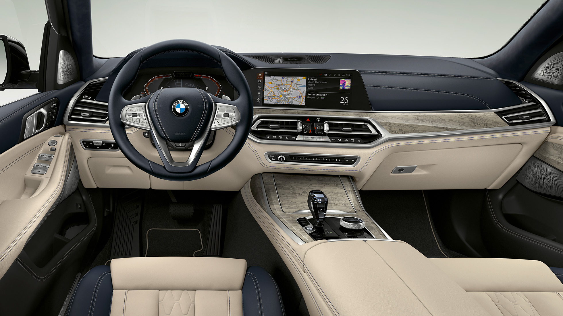 BMW X7, Interiér Design Pure Excellence Detailní záběr na palubní desku u řidiče BMW X7 v provedení Design Pure Excellence