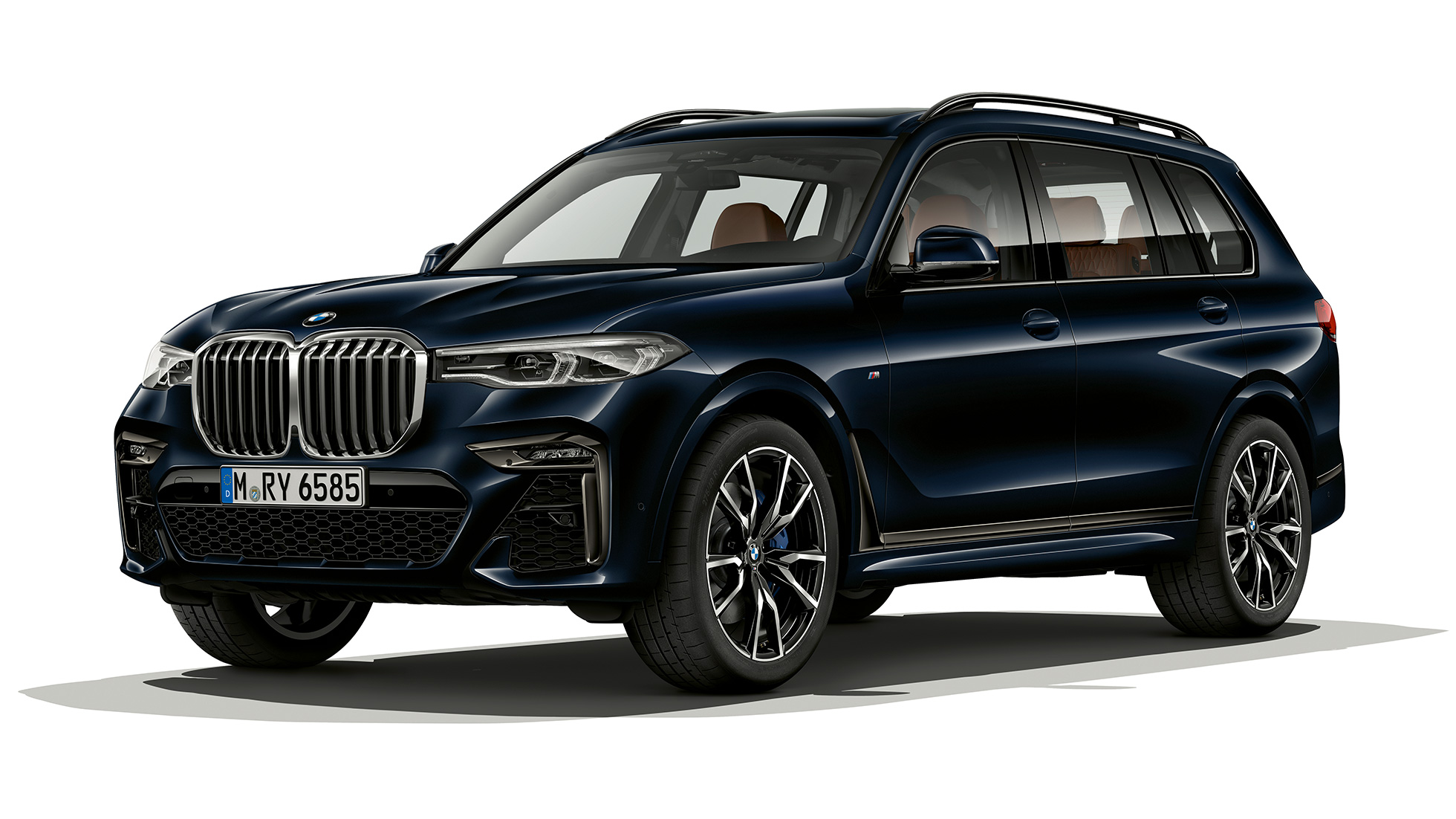 BMW X7 M sportovní paket Studiový tříčtvrteční záběr na BMW X7 zepředu s M sportovním paketem