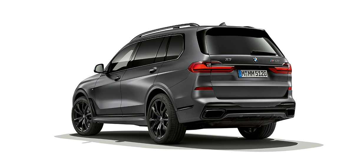 BMW Dark Shadow Edition tříčtvrteční pohled zepředu BMW X7 G07 Dark Shadow Edition tříčtvrteční pohled zezadu