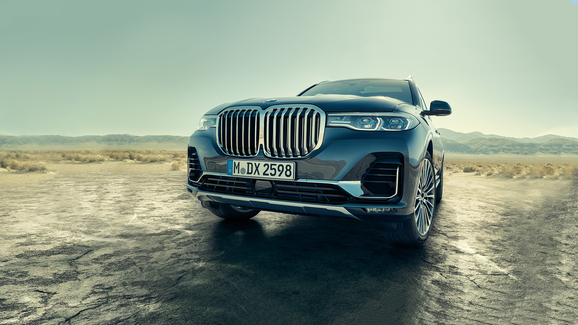 BMW X7 exteriér, šikmý pohled zespoda BMW X7 exteriér: šikmý pohled zespoda na přední část