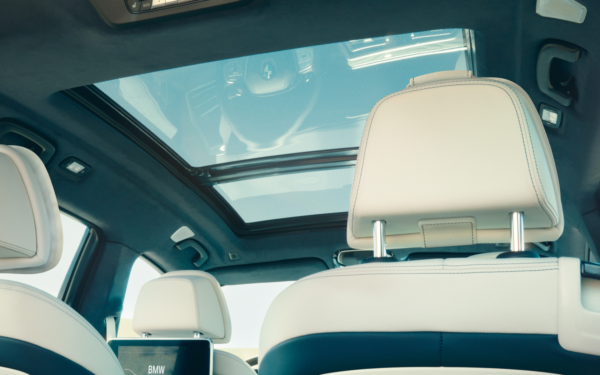 Panoramatická skleněná střecha BMW X7 G07 2019 Panoramatická skleněná střecha BMW X7 G07 2019