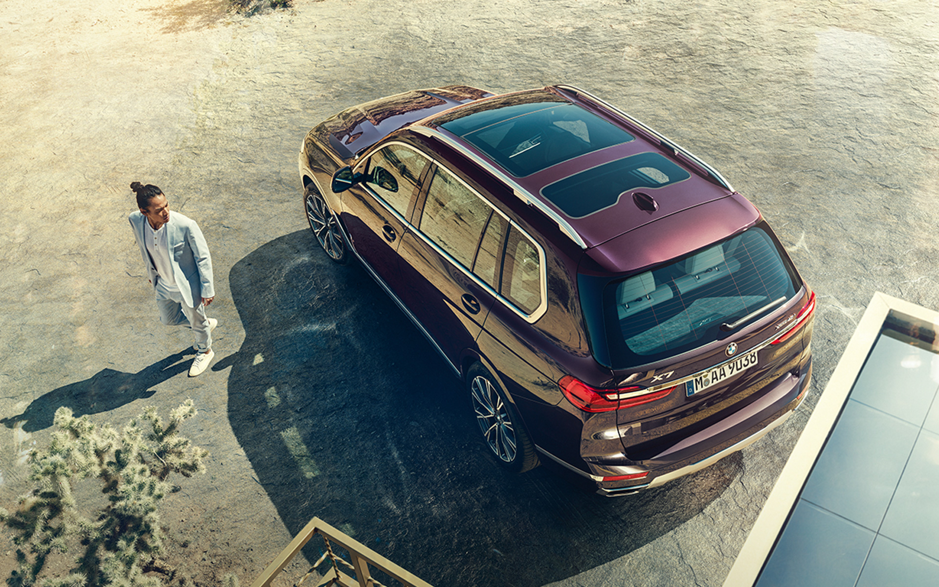 BMW X7 Individual xDrive40i G07 2018 metalický lak Ametrine (fialová) pohled z ptačího pohledu s modelem BMW X7 Individual xDrive40i G07 2018 metalický lak Ametrine (fialová) pohled z ptačího pohledu s modelem
