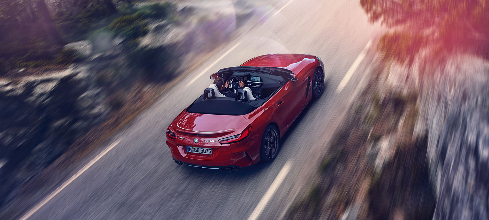 Pohled z ptačí perspektivy na BMW Z4 Roadster Pohled z ptačí perspektivy na jedoucí BMW Z4 Roadster