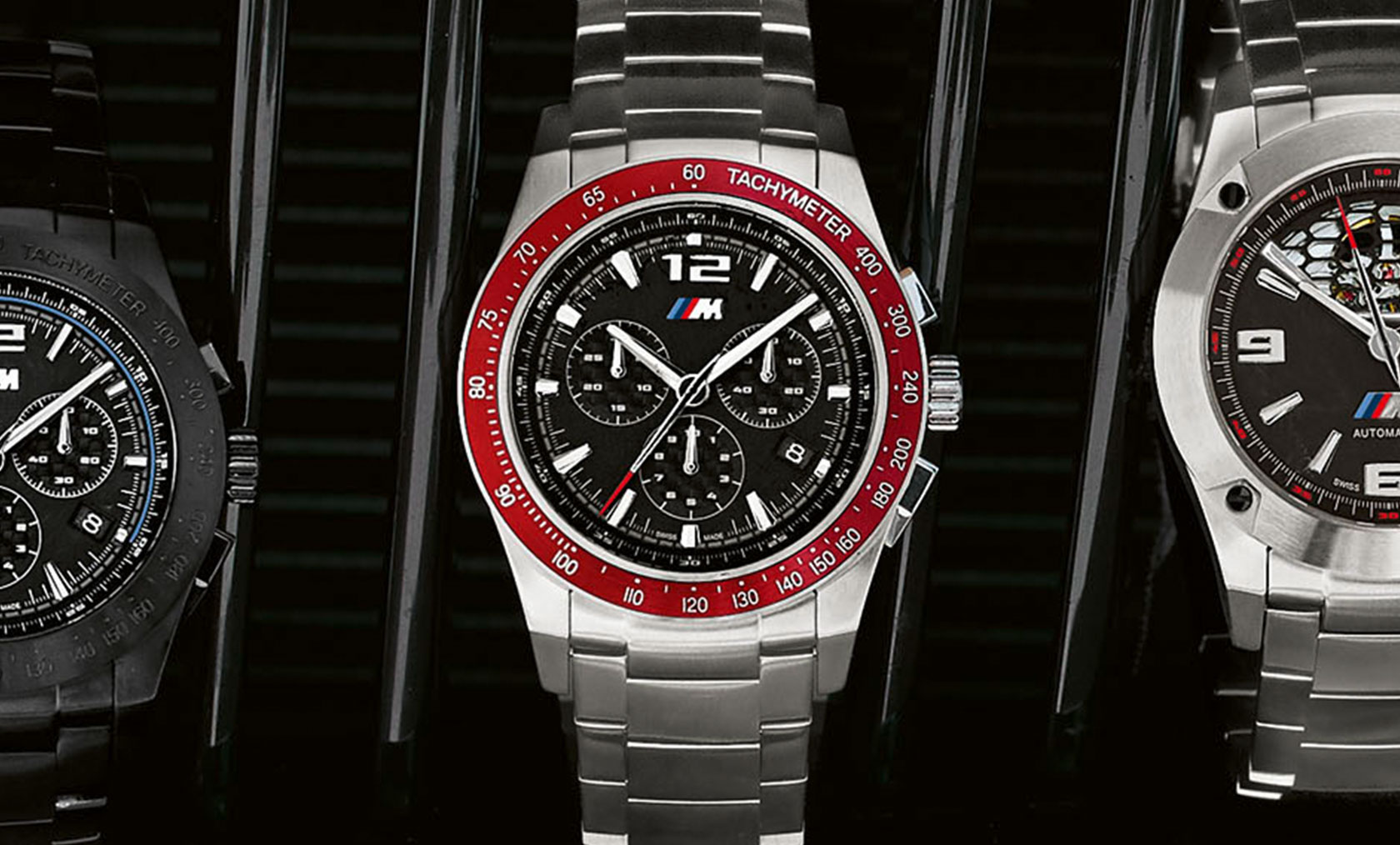 Hodinky BMW M Chrono s kovovým páskem. Produktová fotografie hodinek BMW M Chrono s kovovým páskem.