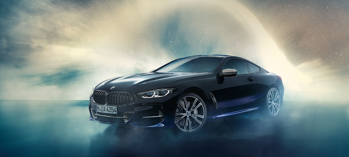 BMW Individual M850i NIGHT SKY, tříčtvteční pohled Tříčtvrteční pohled zepředu na stojící BMW Individual M850i NIGHT SKY
