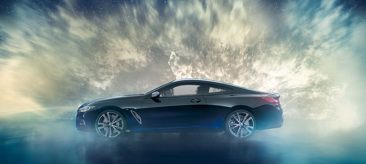 BMW Individual M850i NIGHT SKY, pohled z boku Pohled z boku na stojící BMW Individual M850i NIGHT SKY