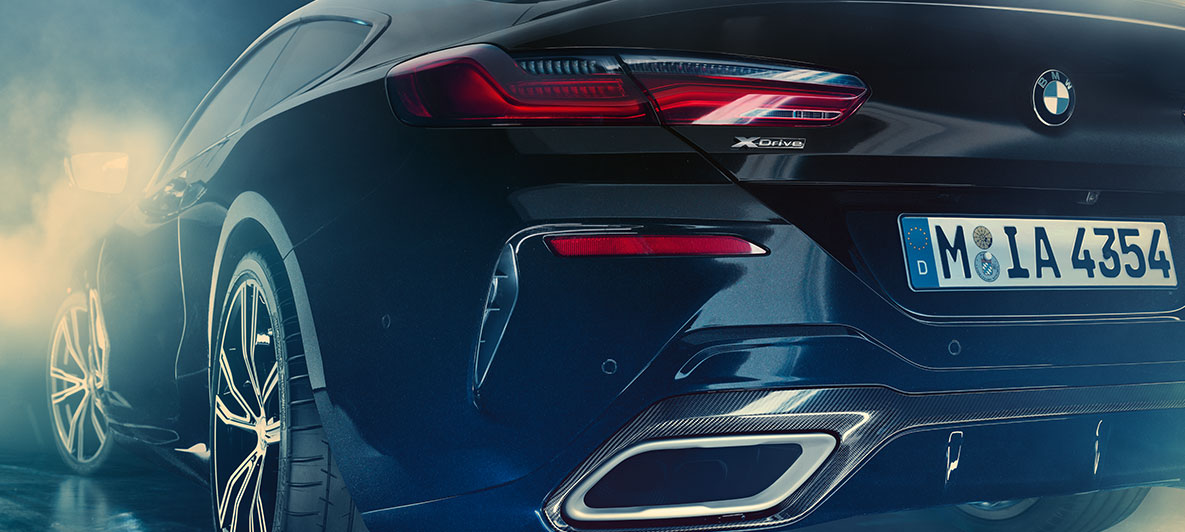 BMW Individual M850i NIGHT SKY, tříčtvrteční pohled zezadu Detailní pohled na sportovní sedadla vozu BMW Individual M850i NIGHT SKY