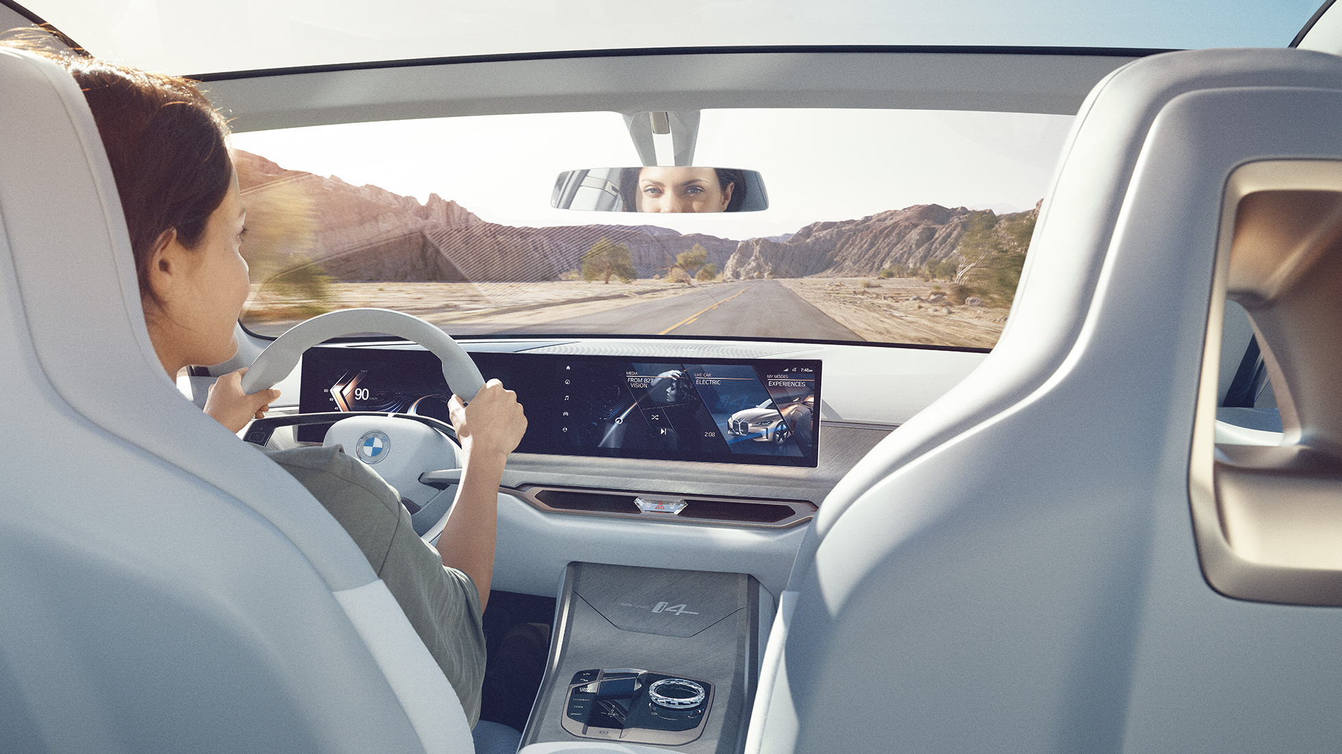 Prohnutý displej BMW Concept i4 2020 G26 BMW Concept i4 2020 G26 Elektrický vůz plně elektrické BMW Gran Coupé prohnutý digitální displej
