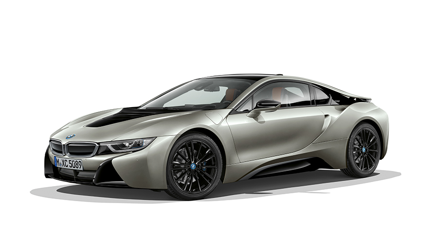 BMW i8 Coupé studiová fotografie BMW i8 Coupé studiová fotografie ze tříčtvrtečního pohledu zepředu