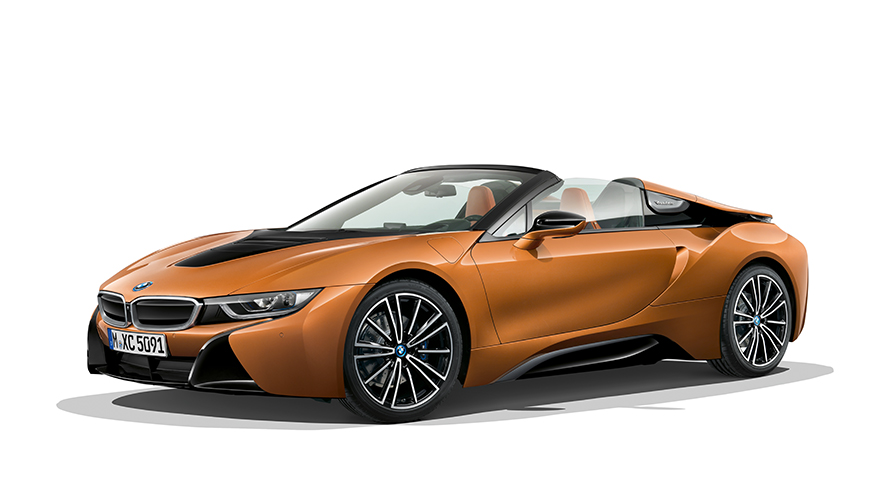 BMW i8 Roadster studiová fotografie BMW i8 Roadster studiová fotografie ze tříčtvrtečního pohledu zepředu