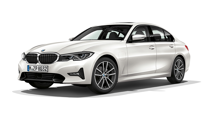 BMW 330e Sedan studiová fotografie BMW 330e Sedan studiová fotografie ze tříčtvrtečního pohledu zepředu