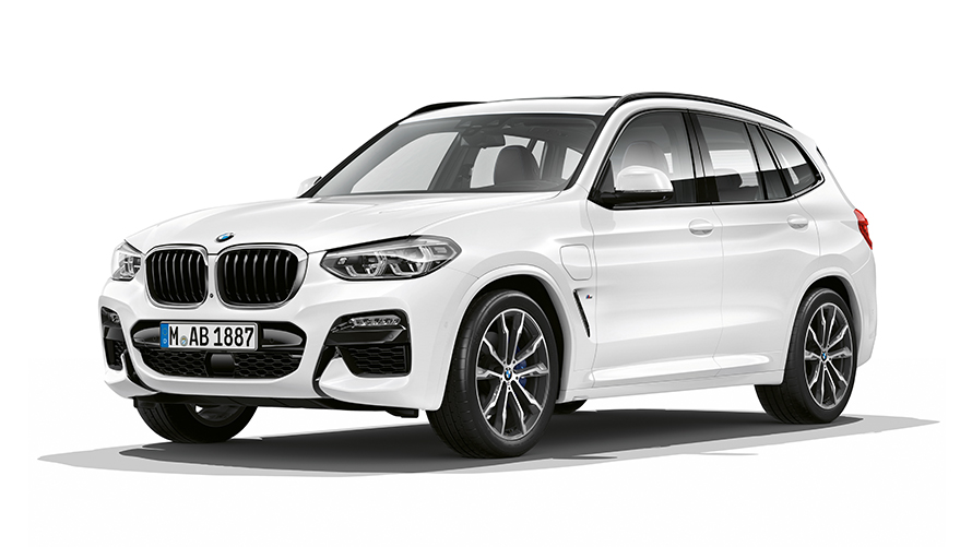 BMW X3 xDrive30e studiová fotografie BMW X3 xDrive30e studiová fotografie ze tříčtvrtečního pohledu zepředu