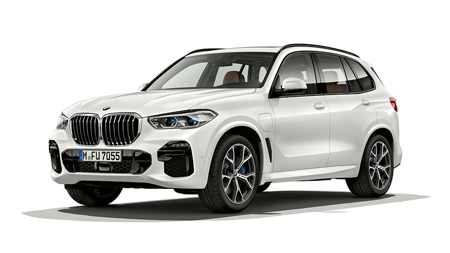 BMW X5 xDrive45e studiová fotografie BMW X5 xDrive45e studiová fotografie ze tříčtvrtečního pohledu zepředu