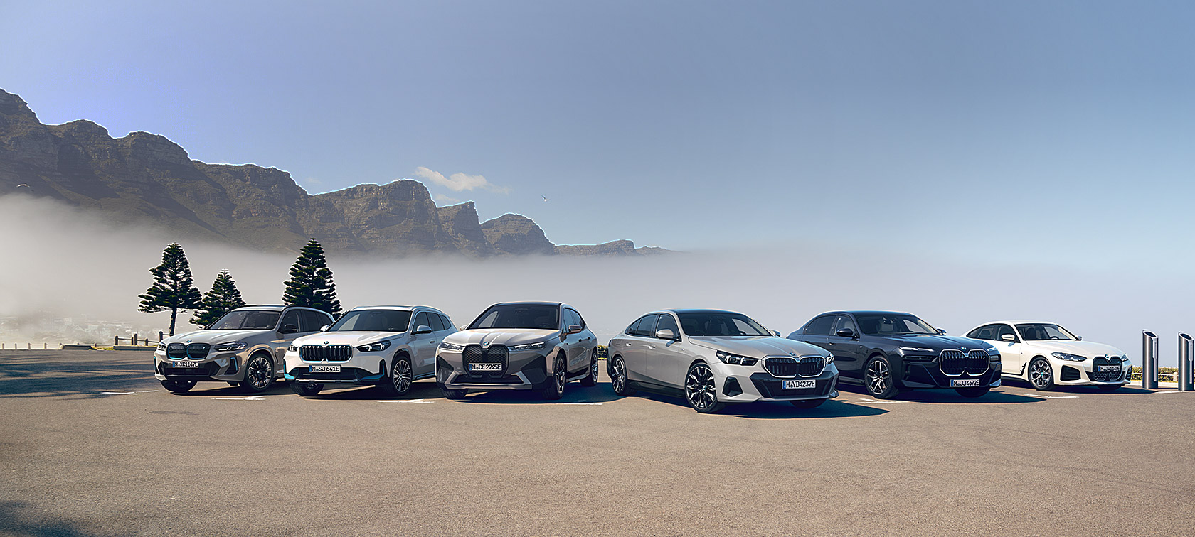 Plug-in hybridní BMW řady 5 Sedan 2020 G30 s mild hybridní technikou bílé jízdní záběr